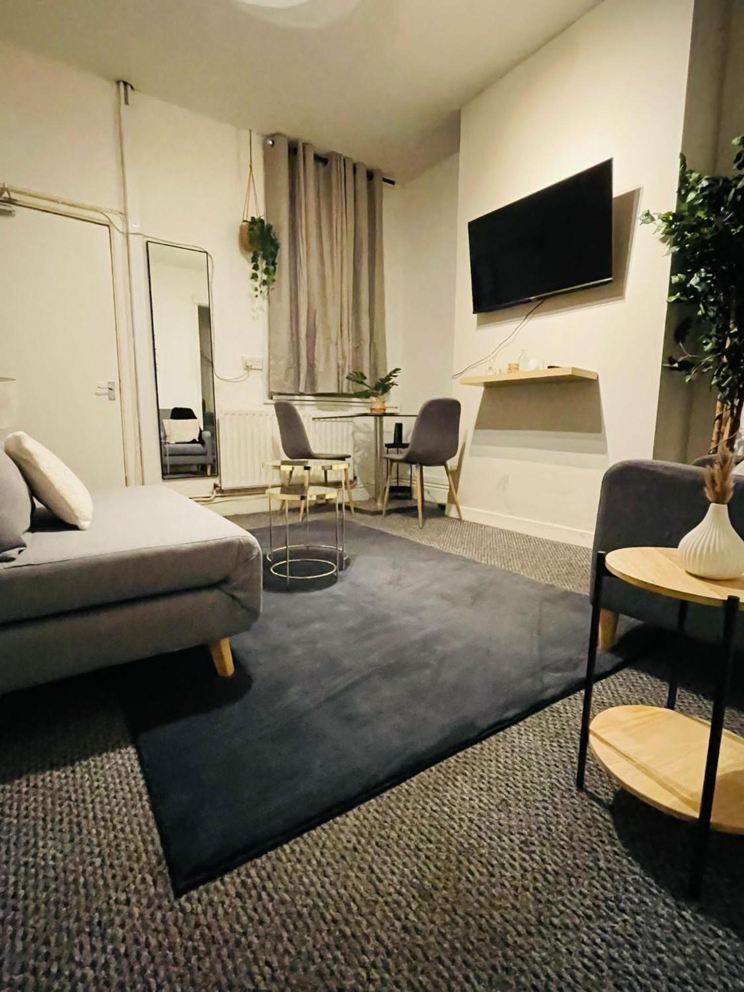 Cosy 3 Bed City Centre Holiday home Coventry